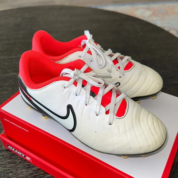 Nike Kids' Tiempo Soccer Cleats - Picture 1 of 5